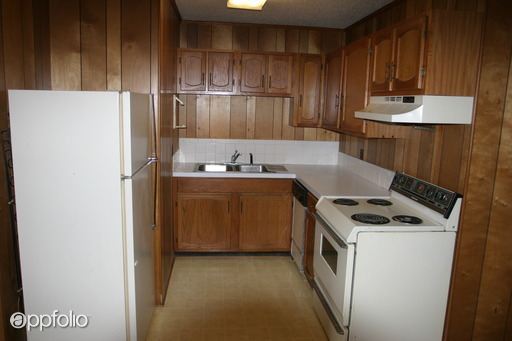Building Photo - 1100 Advent Dr