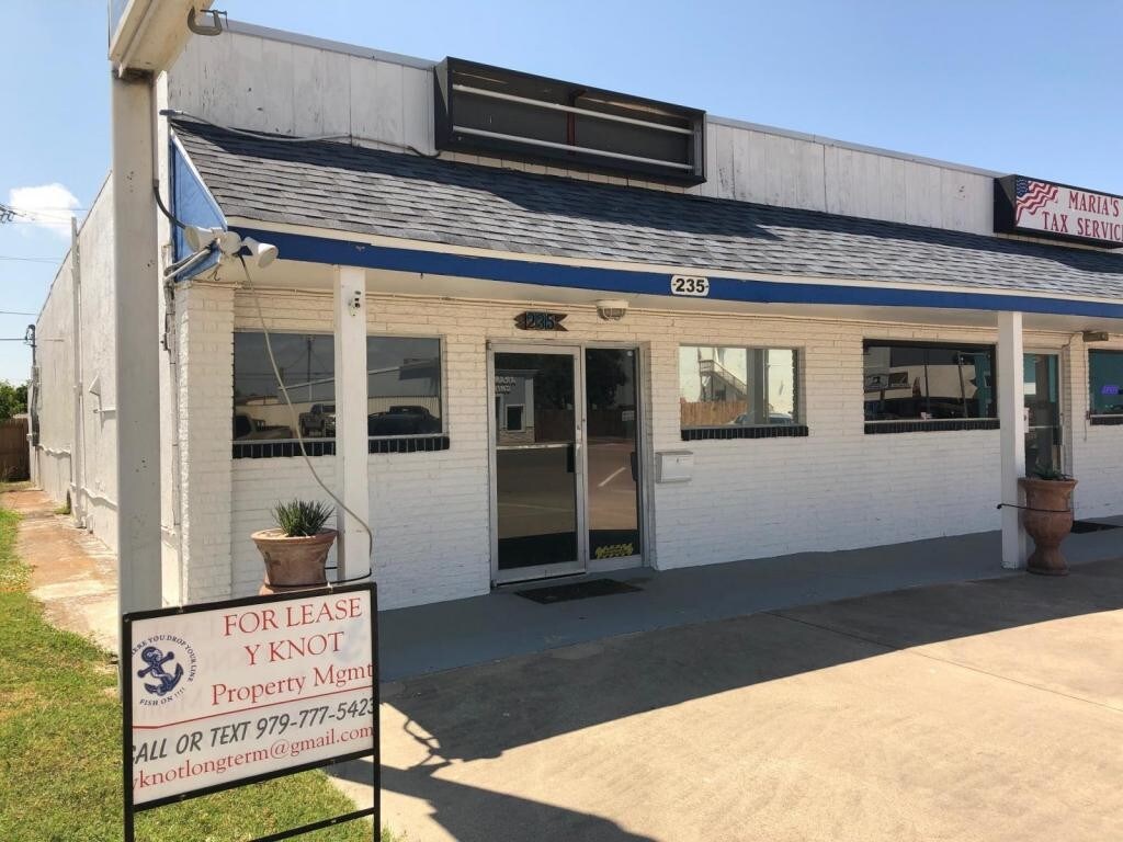 Foto principal - 00235 S COMMERCIAL ST ARANSAS PASS, TX 78336