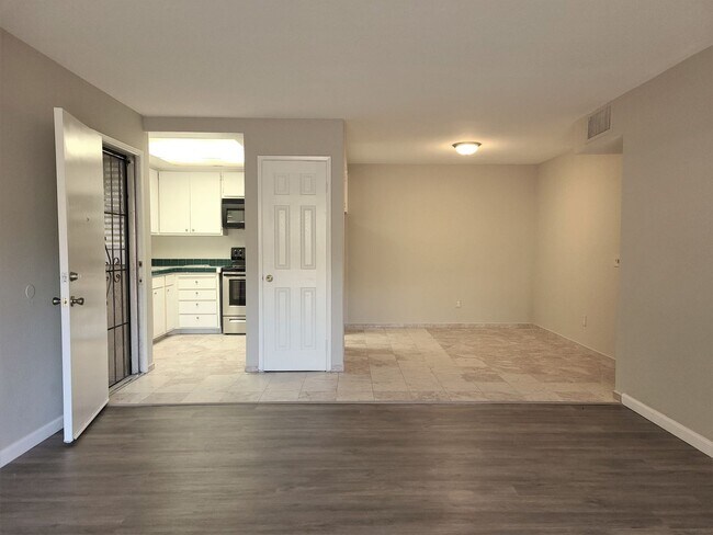 Foto del edificio - 475 N Midway Dr