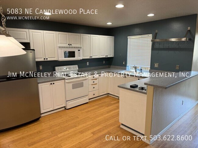 Foto del edificio - 5083 NE Candlewood Pl