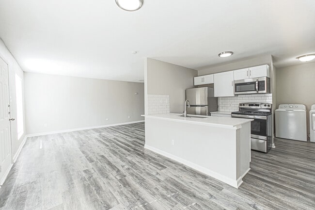 Building Photo - Cypress Parc