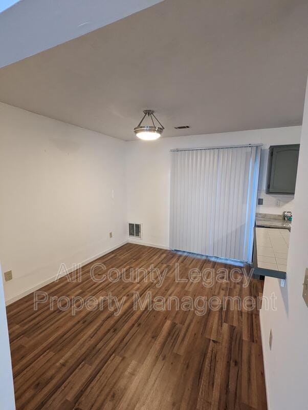 Building Photo - 5623 Wells Cir