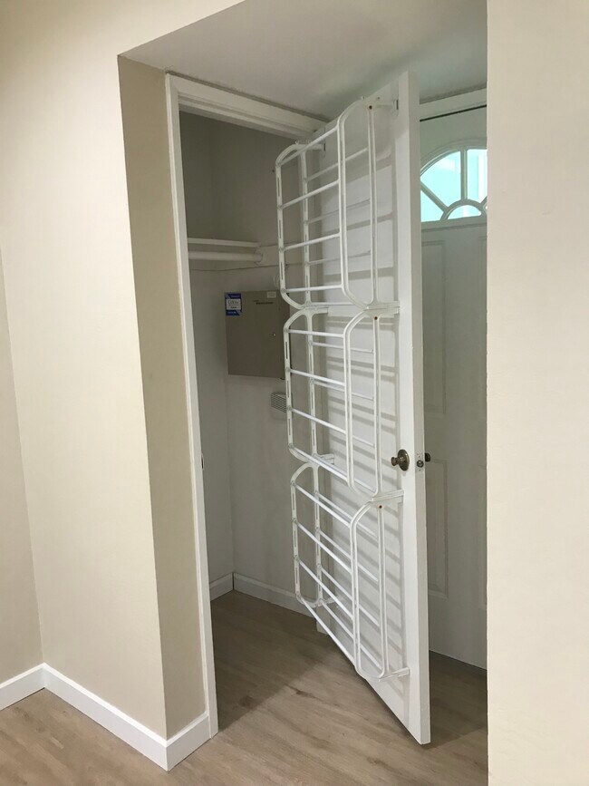 Shoe and Coat Rack and Storage - 40117 Santa Teresa Cmn