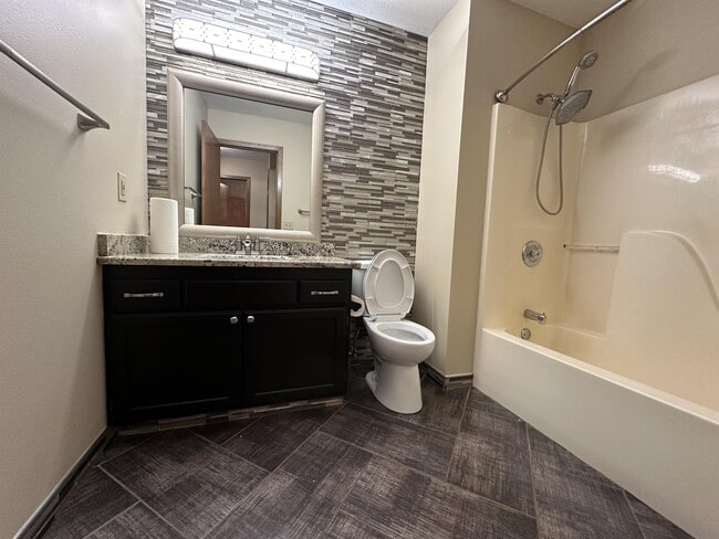 Foto del edificio - 5811 Whispering Way