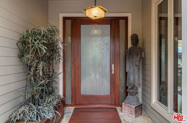 Foto del edificio - 23416 Malibu Colony Rd