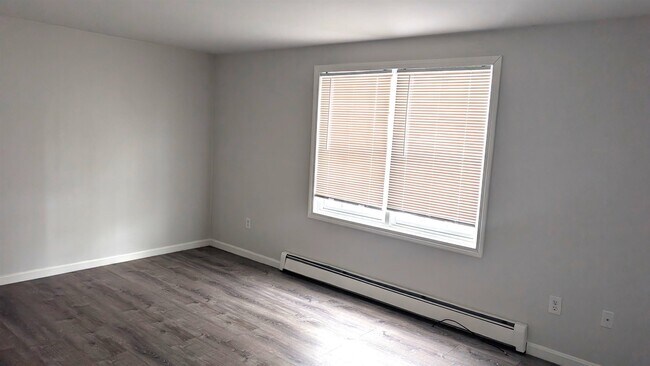 Building Photo - 266 Bell St