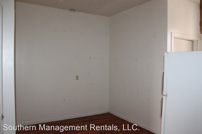 Building Photo - 1 br, 1 bath House - 180 S. Main St. Apt 5