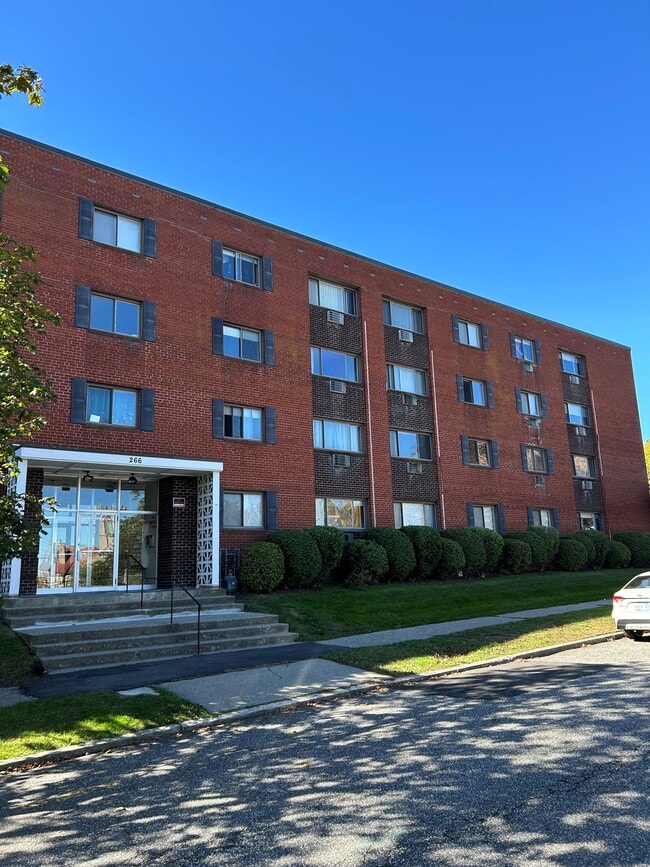 Building Photo - Hilltop Garden Apartments