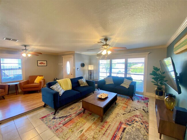 Building Photo - 1311 Milam Dr