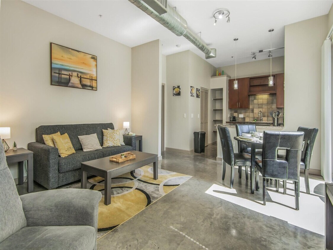 Foto principal - 2344 Camden Dr