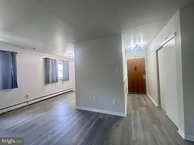 Building Photo - 335 E Lancaster Ave