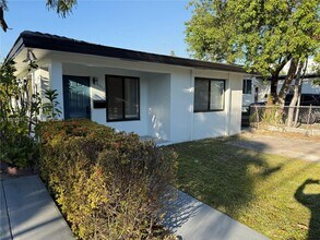 Building Photo - 3275 SW 27th St