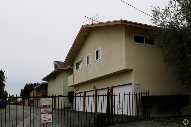 Building Photo - Community Plaza Apartments