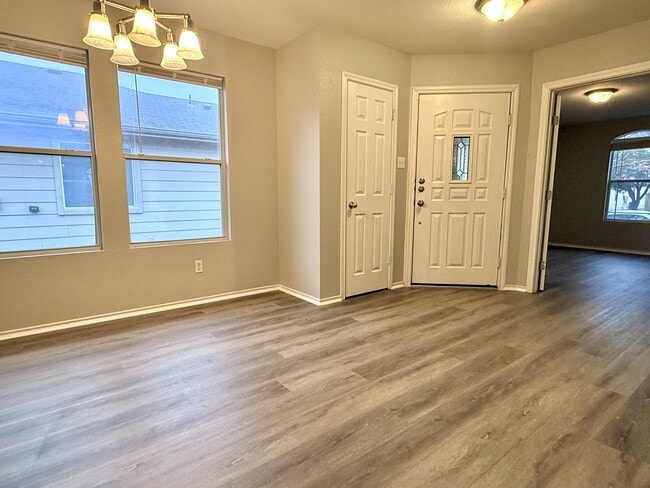 Foto del edificio - 12309 Drummond Dr