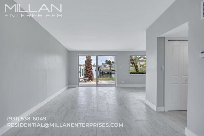 Foto del edificio - 325 Capri Blvd