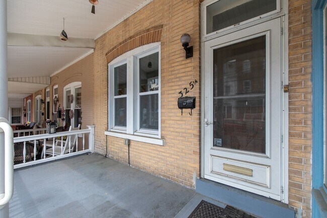 Foto del edificio - 325 1/2 N. Franklin St