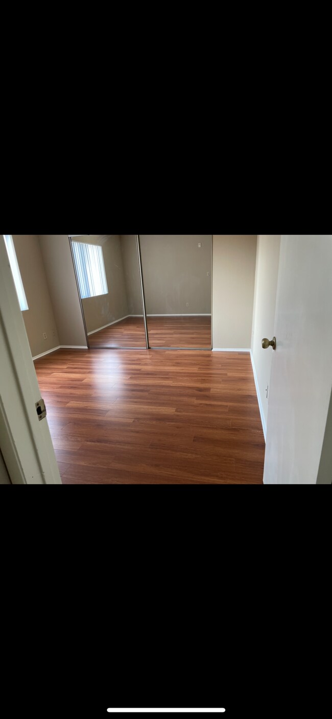 Foto del edificio - 215 E Elmwood Ave