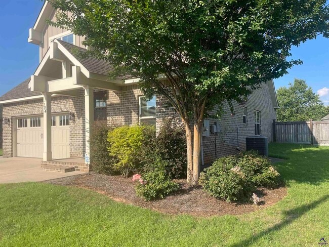 Building Photo - 104 Kloe Ct