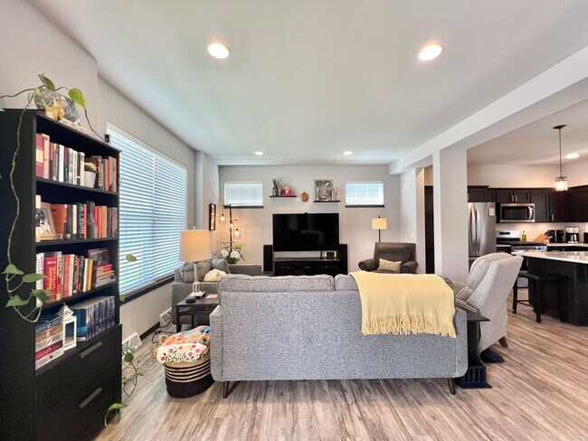 Building Photo - 2899 Bulwer Ln