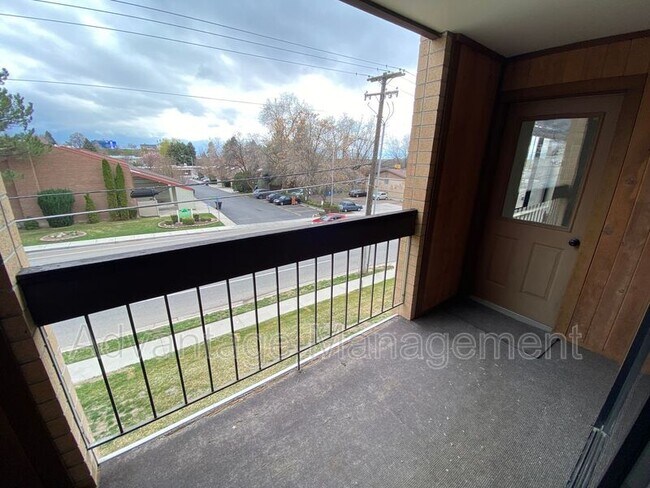 Foto del edificio - 2244 N Canyon Rd