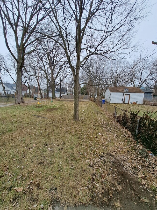 Building Photo - 120 S Monmouth St