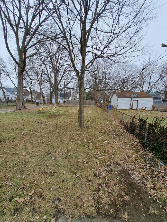 Foto del edificio - 120 S Monmouth St