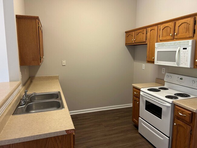 Building Photo - 5371 Bradley Dr