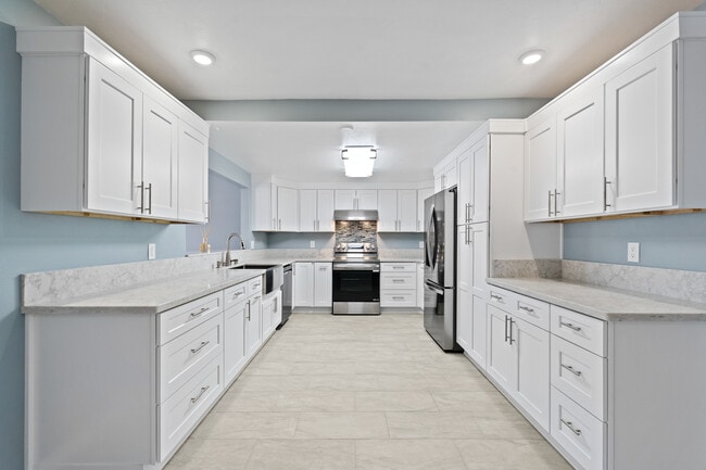 Building Photo - 8724 Summercrest Ln