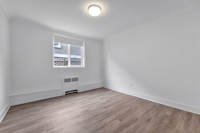 Photo du bâtiment - The Seacrest Apartments