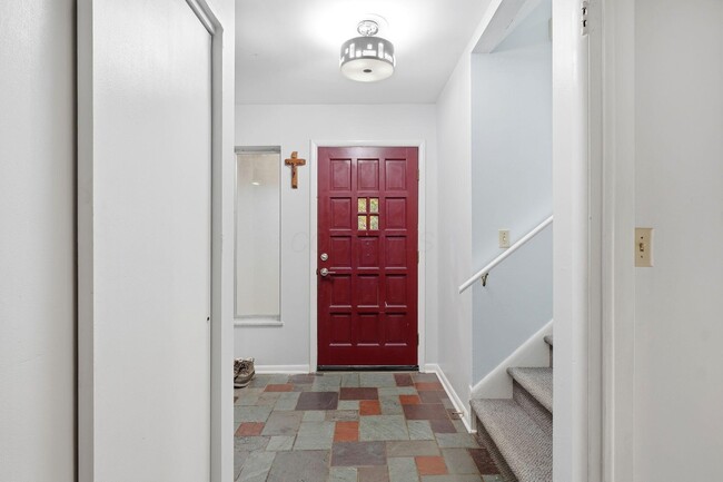 Building Photo - 4883 Stonehaven Dr