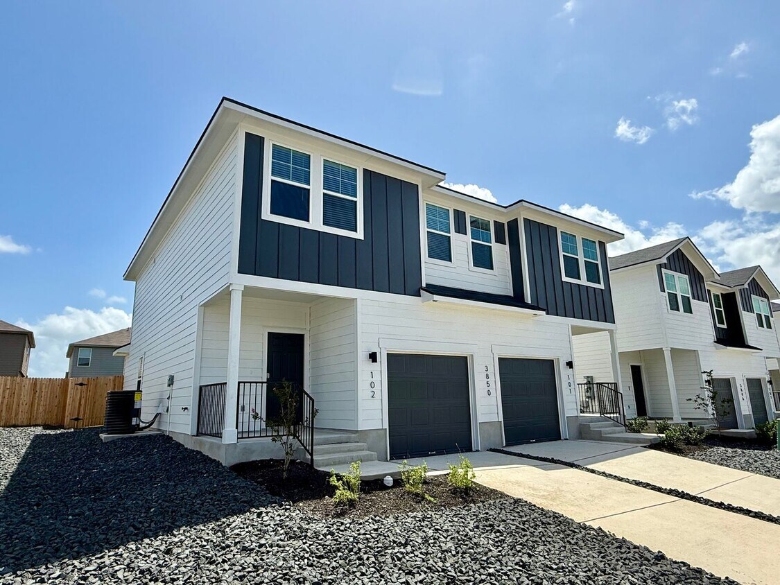 Foto principal - BRAND NEW 3 Bedroom, 2.5 Bathroom, Two-sto...