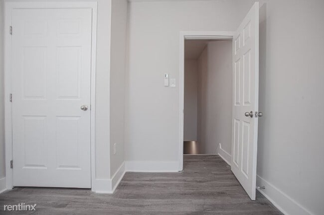 Building Photo - 1 br, 1 bath Townhome - 2725 W Oakdale St