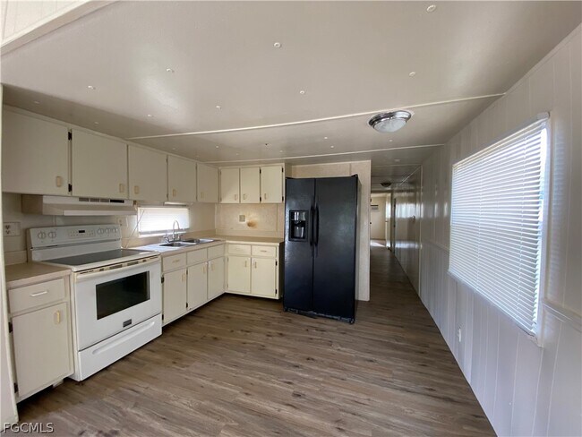 Building Photo - 2207 Cantor Ln