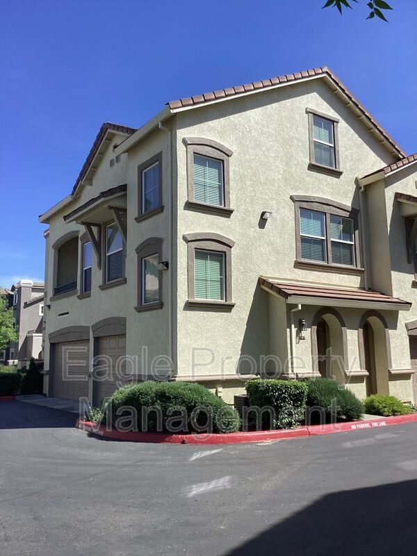 Building Photo - 5526 Tares Cir