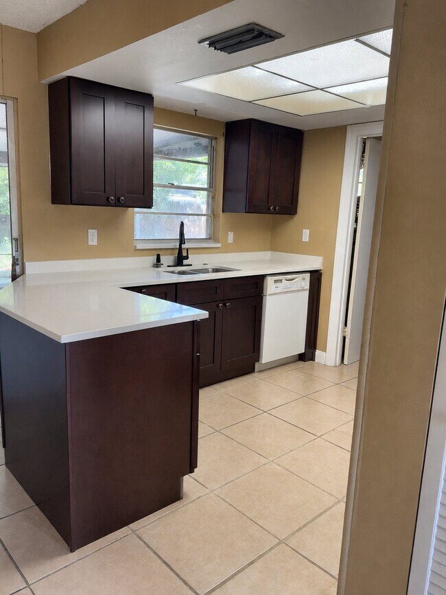 Building Photo - 608 60th Ave Dr W