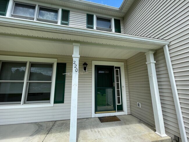 Foto del edificio - 220 Concord Hill Dr