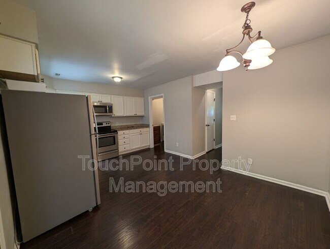 Building Photo - 9111 Sharonbrook Dr