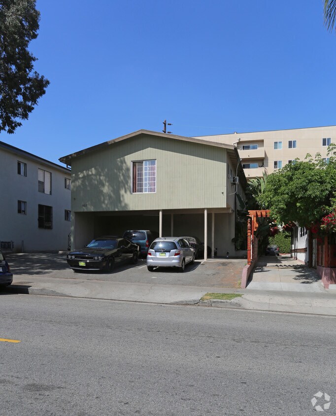 Building Photo - 927 S Harvard Blvd