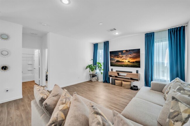 Foto del edificio - 7306 Madison Cmns Ln