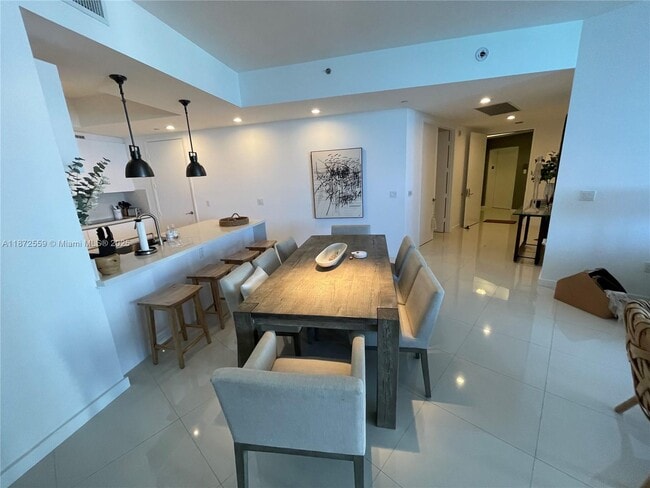 Foto del edificio - 15811 Collins Ave