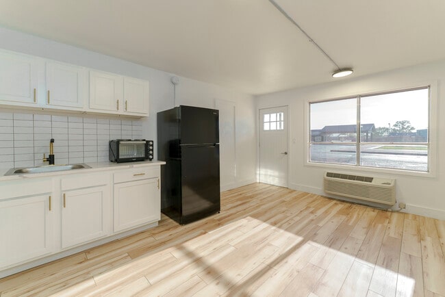 Living / Kitchen - Black River Studios