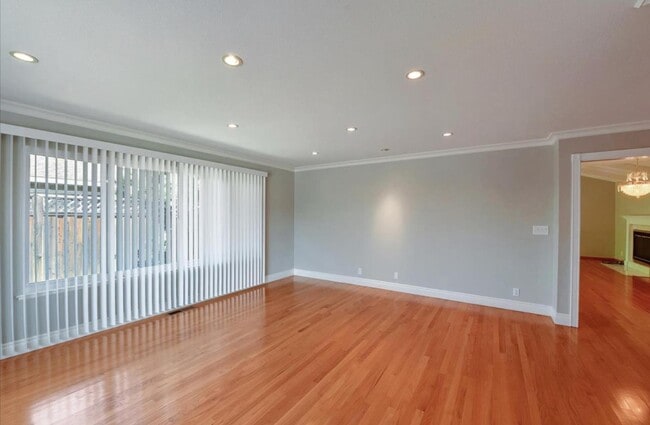 Building Photo - 6558 Crown Blvd