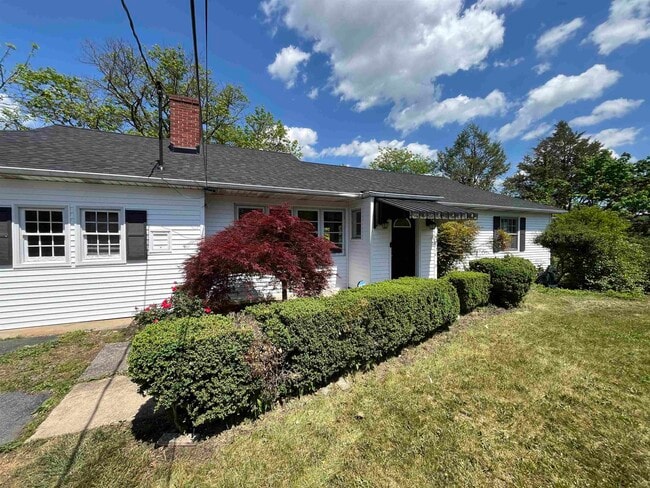 Building Photo - 226 Orchard Ln