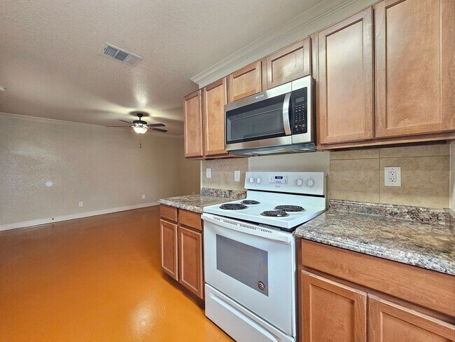 Building Photo - 803 Leifester Cir