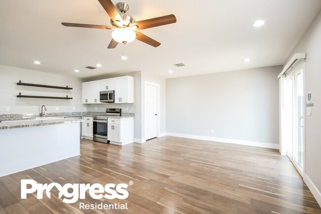 Building Photo - 4737 S 38th Dr