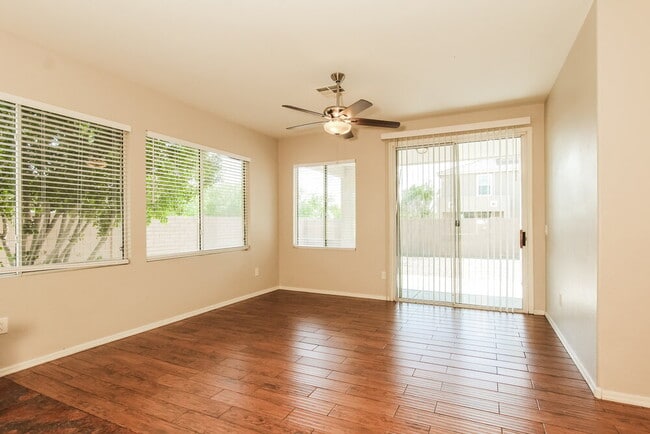Foto del edificio - 7253 W Gardenia Ave