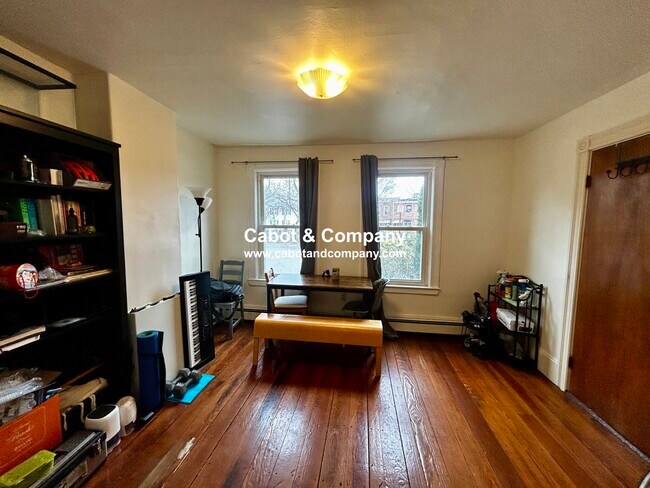 Building Photo - 8 Mead St