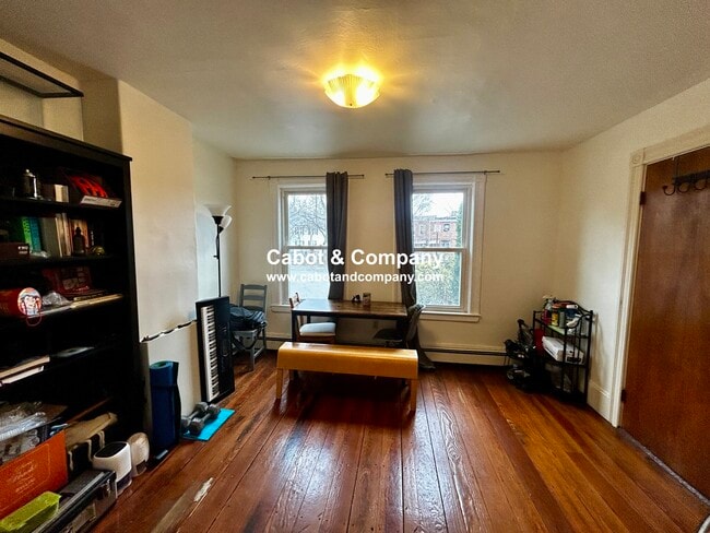 Building Photo - 8 Mead St