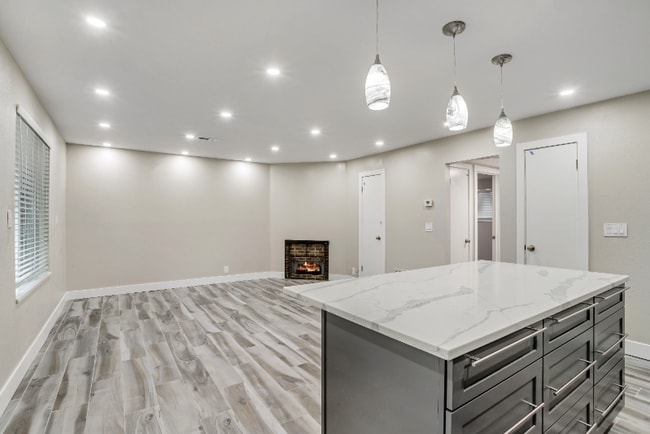 Building Photo - 4371 S Fairbourne Ave