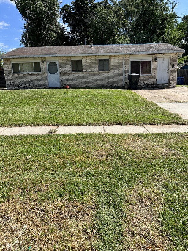 Primary Photo - 4529 Westwood Park Dr